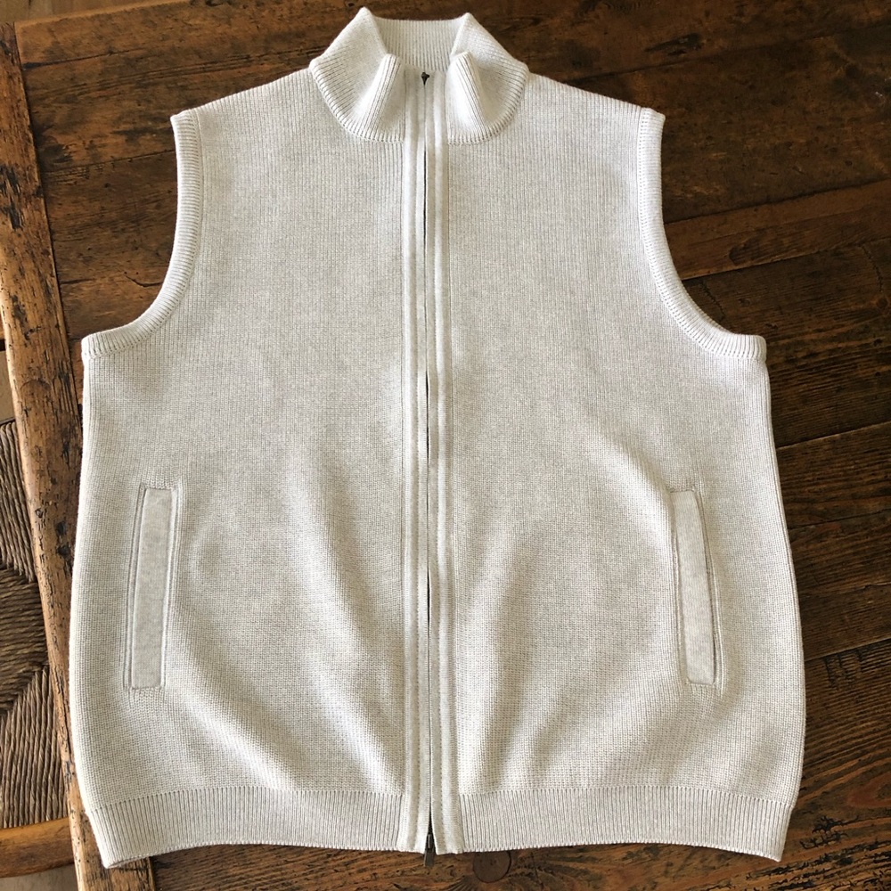 St Croix 100% wool vest, NWOT, front zip with 2 pockets, excellent cond, sz M